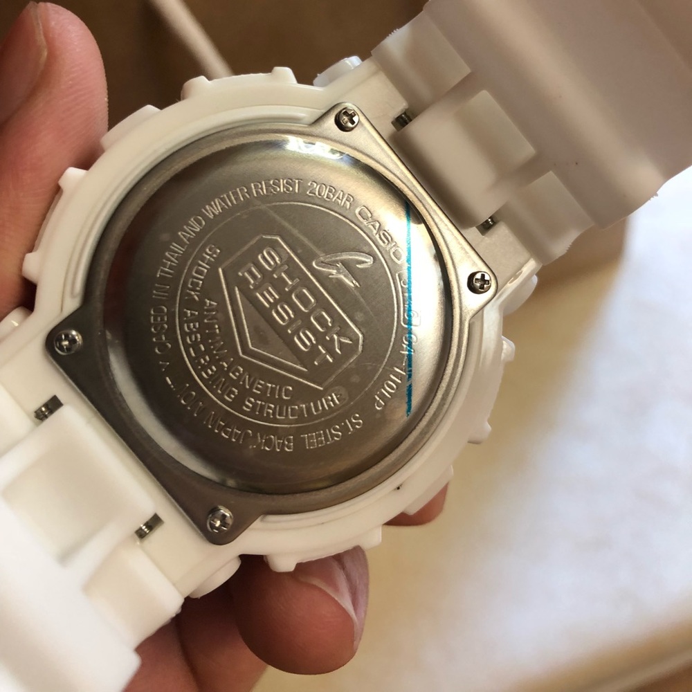 White Gshock lights up g shock Brand New Casio - Picture 3 of 5